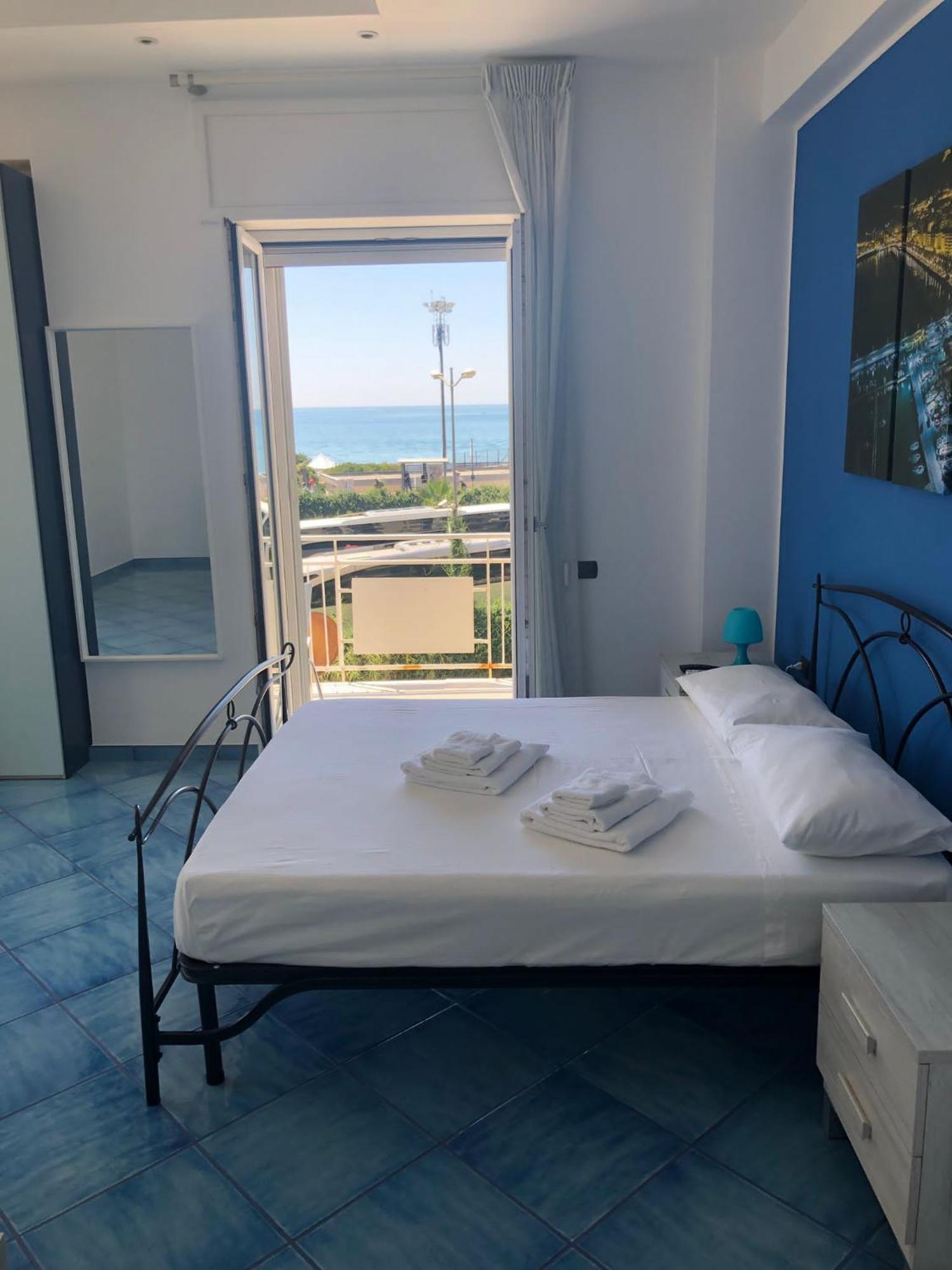 Hotel Blue Sea Salerno Zewnętrze zdjęcie
